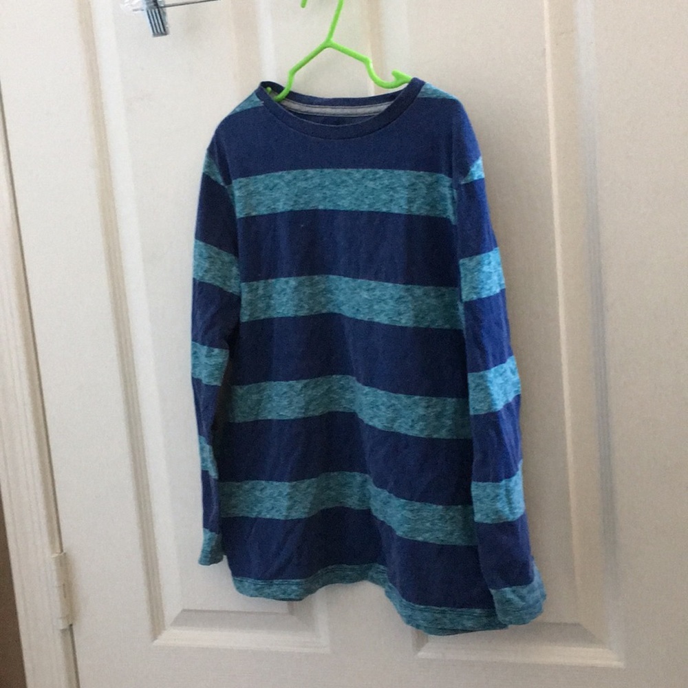 Boys old navy long sleeved tee large